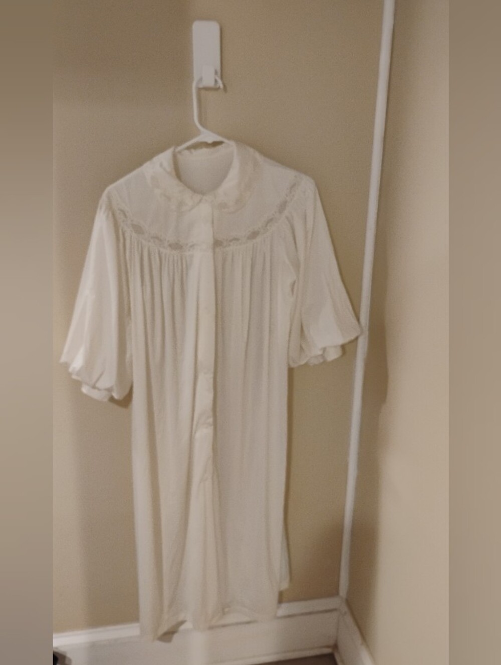 Vintage 1970s Puff Sleeve Buttoned Peignoir Robe Nightgown